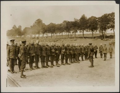 Respirator drill for the Guards near the Somme., Bestanddeelnr 158-2041