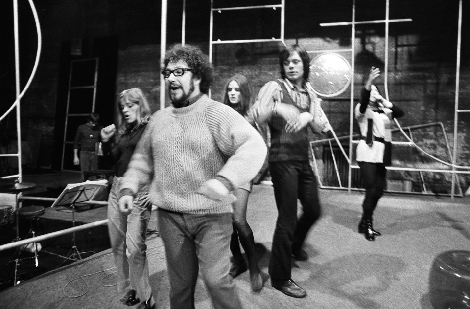 Repetities van Amerikaans Rockmusical Salvation of Terug naar Genesis Regiss, Bestanddeelnr 924-1501