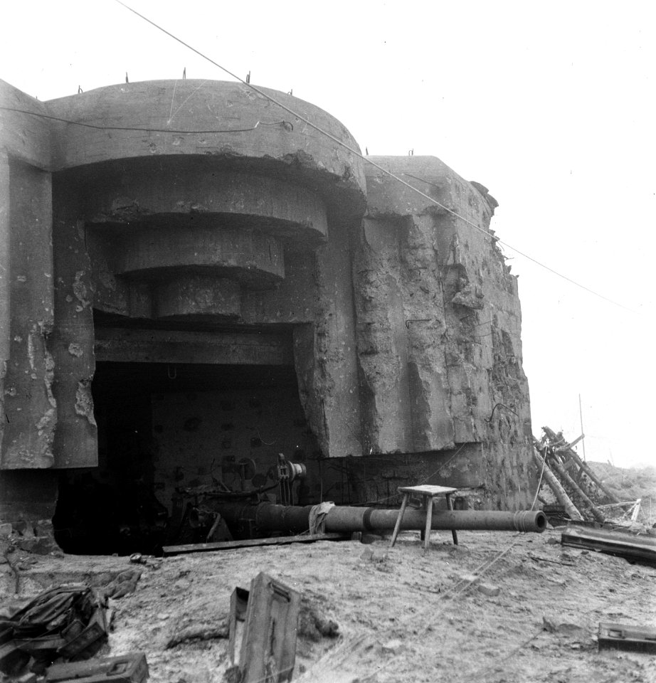 Reportage van het oorlogsgebied na de slag om de Scheldemonding (Westkapelle) …, Bestanddeelnr 900-2009