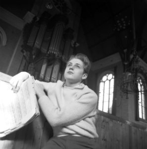 Reportage jonge zeer begaafde organist Dick van Rijn uit Katwijk aan Zee in de Nieuwe Kerk, Bestanddeelnr 912-3613