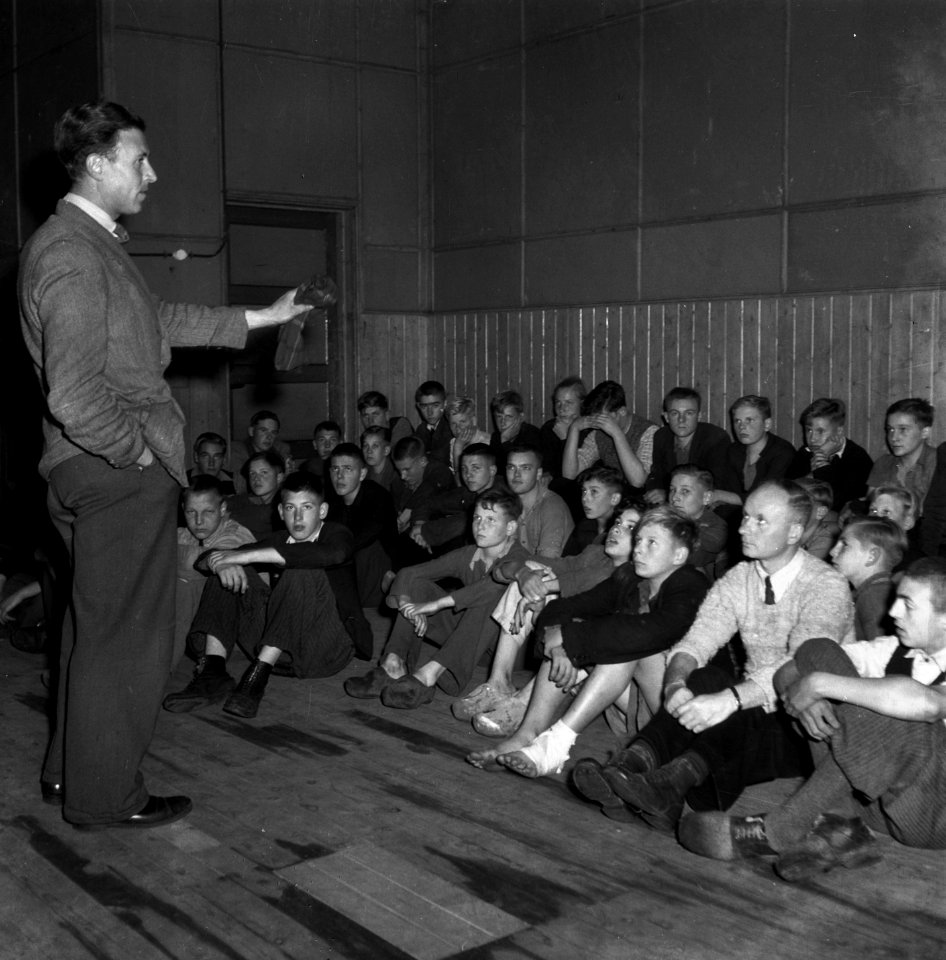 Reportage van het werk van de Stichting Oorlogs Pleegkinderen op het gebied van, Bestanddeelnr 900-9319