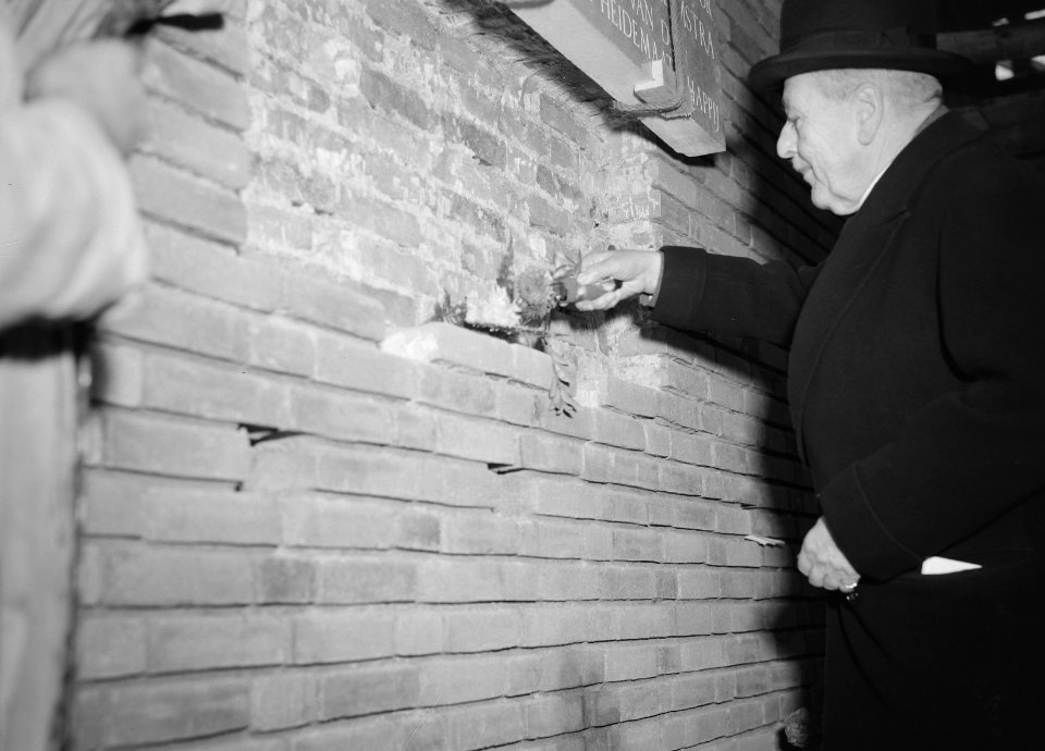 Reportage eerste steenlegging nieuwbouw hoofdkantoor nhm, Bestanddeelnr 253-6525