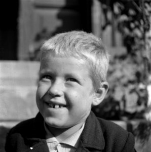 Reportage van het werk van de Stichting Oorlogs Pleegkinderen op het gebied van, Bestanddeelnr 900-9329