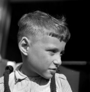 Reportage van het werk van de Stichting Oorlogs Pleegkinderen op het gebied van, Bestanddeelnr 900-9333