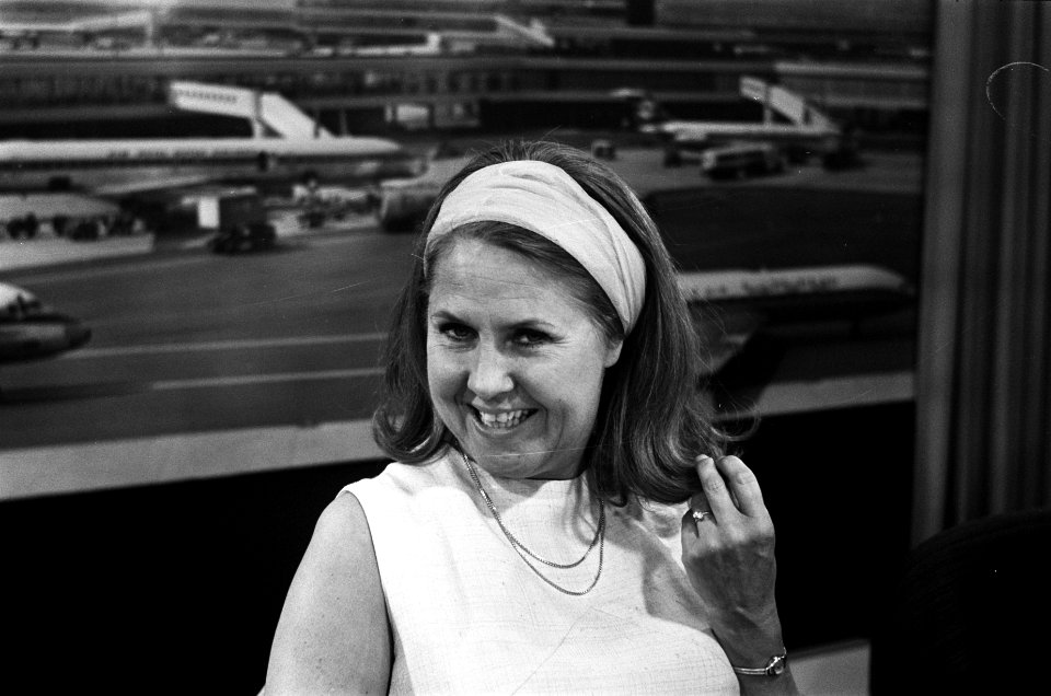 Rita Reys en Pim Jacobs arriveren op Schiphol uit USA, Bestanddeelnr 922-5203