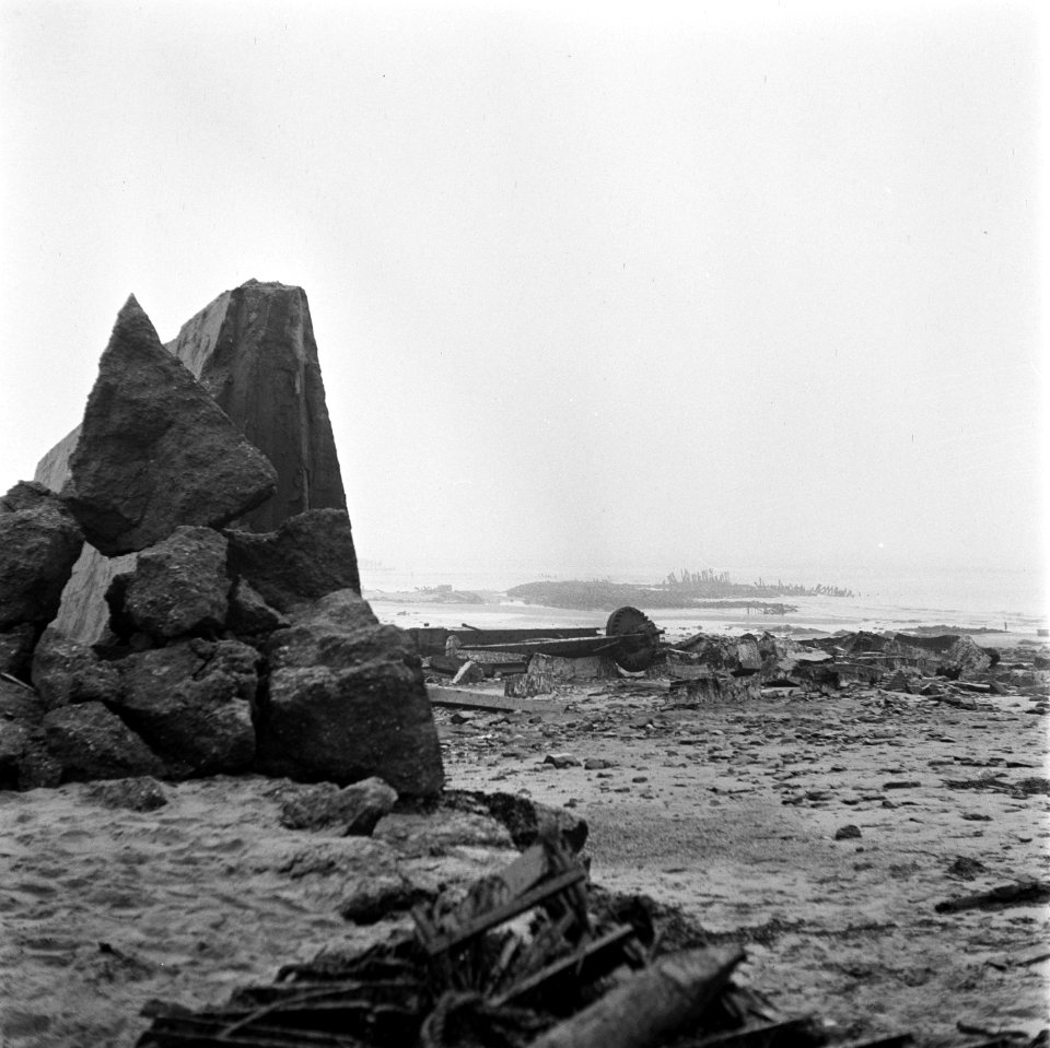 Reportage van de vernielde Atlantikwall na de slag om de Scheldemonding (Westkap, Bestanddeelnr 900-2002