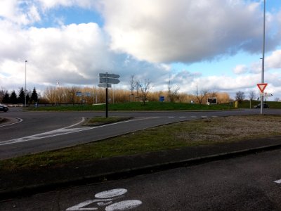 Rillieux-la-Pape - Rond-point entre la route de Rillieux et le chemin de Sermenaz
