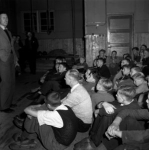 Reportage van het werk van de Stichting Oorlogs Pleegkinderen op het gebied van, Bestanddeelnr 900-9320