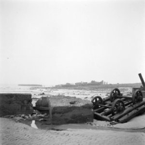 Reportage van het slagveld na de strijd om de Scheldemonding (Westkapelle) Op d, Bestanddeelnr 900-2003