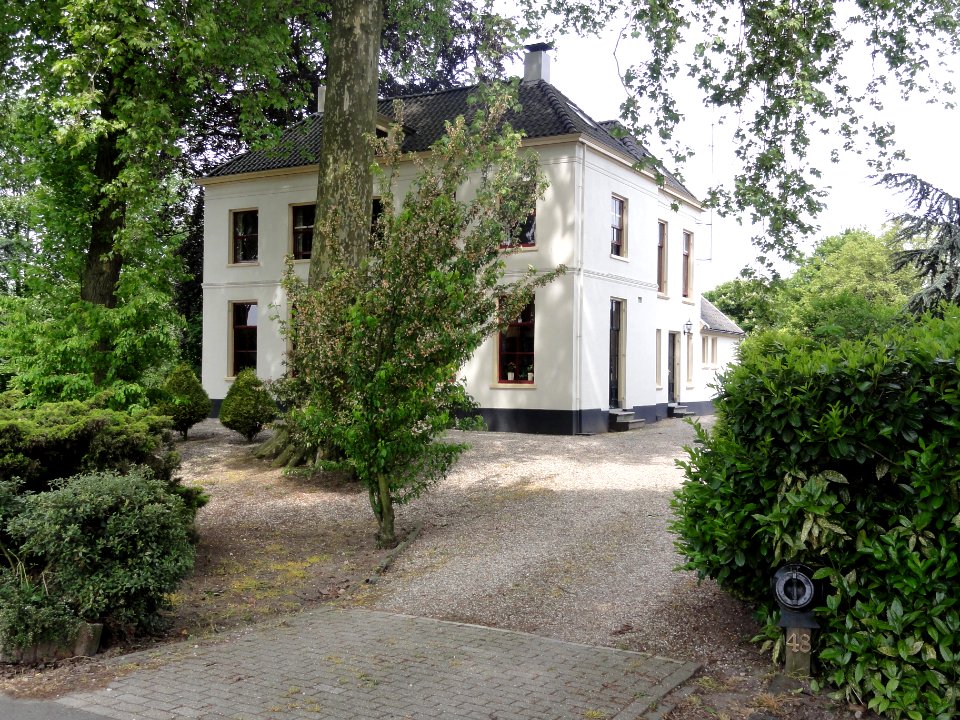 Ressen Rijksmonument 8946 NH pastorie Ressensestraat 48