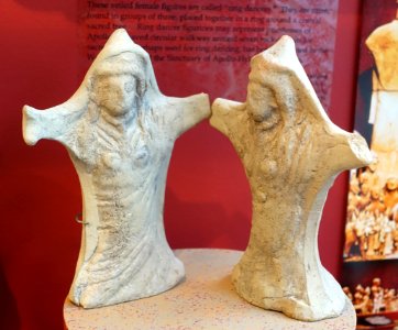 Ring dancer figurines, Hellenistic, terracotta - Cesnola Collection, Harvard Semitic Museum - Cambridge, MA - DSC06323