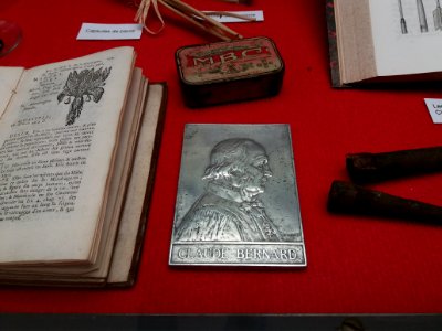 Rillieux-la-Pape - Musée Testut-Latarjet, plaque Claude Bernard