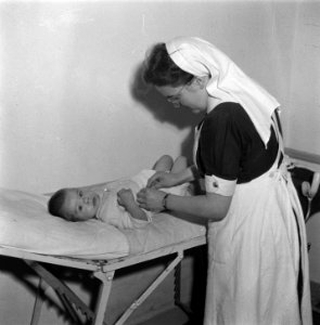 Reportage van het werk van de Stichting Oorlogs Pleegkinderen op het gebied van, Bestanddeelnr 900-9075