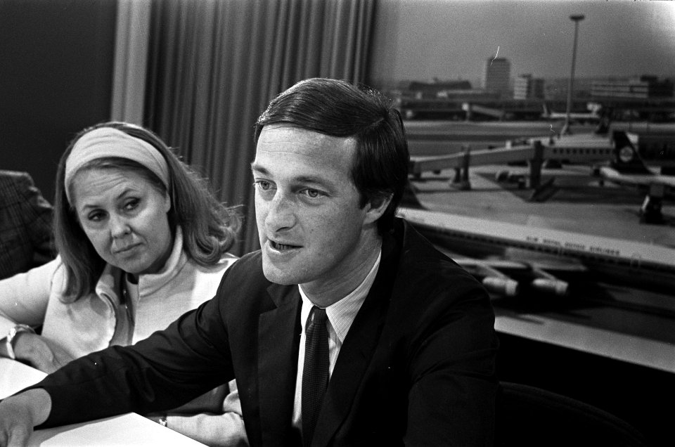 Rita Reys en Pim Jacobs arriveren op Schiphol uit USA, Bestanddeelnr 922-5202