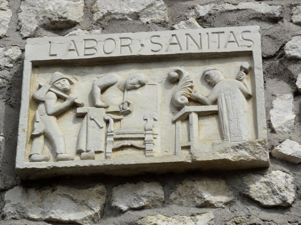 Rigny-la-Salle (Meuse) relief labor sanitas sur une maison