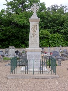 Rilly-sur-Loire (Loir-et-Cher) Monument aux morts