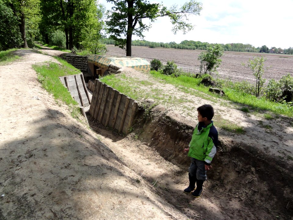 Rijksmonumentcomplex 528582 Asschaterkade 03 aarden keerkade met bunker 1 en schootsveld