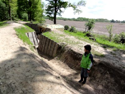 Rijksmonumentcomplex 528582 Asschaterkade 03 aarden keerkade met bunker 1 en schootsveld