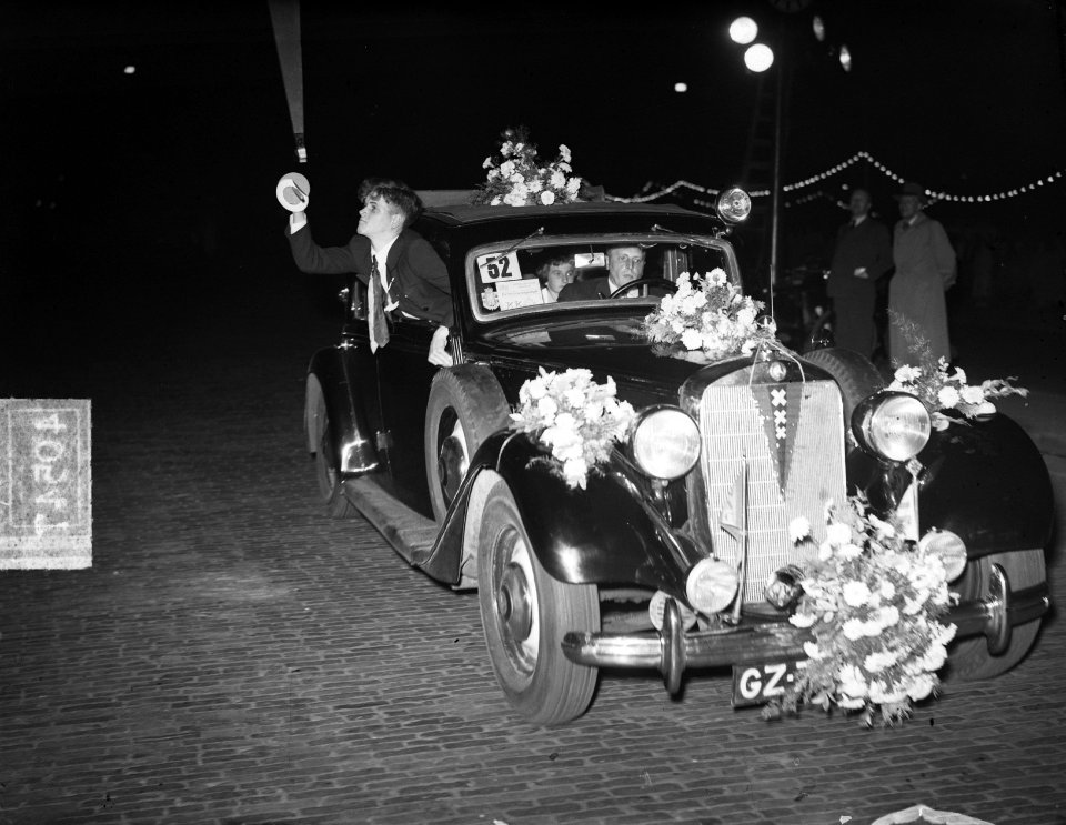 Ringsteken op museumplein, Bestanddeelnr 904-0547