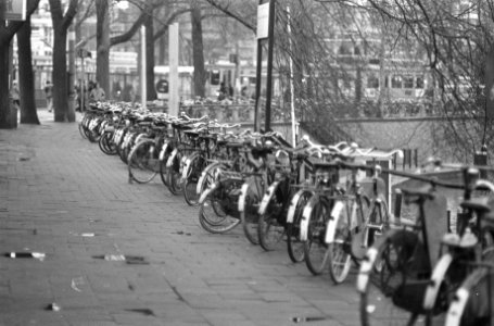 Rij geparkeerde fietsen bij het Centraal Station, Bestanddeelnr 926-9224