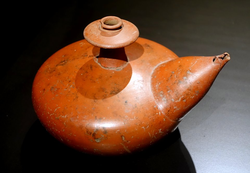 Ritual pouring vessel, Java, Central Indonesia, 15th century AD, clay - Rautenstrauch-Joest-Museum - Cologne, Germany - DSC09921