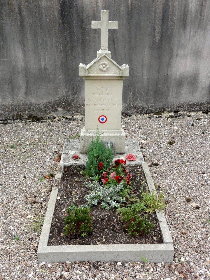 Rigny-Saint-Martin (Meuse) cimetière, tombe de soldat