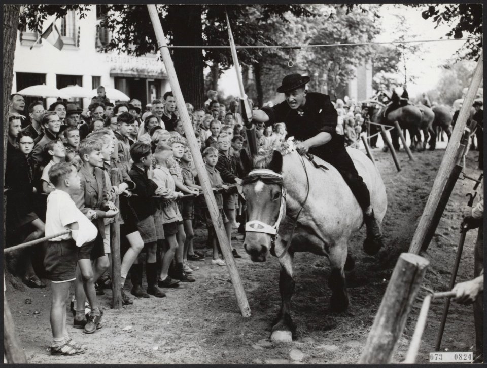 Ringsteken, wedstrijden, paarden, Bestanddeelnr 073-0824