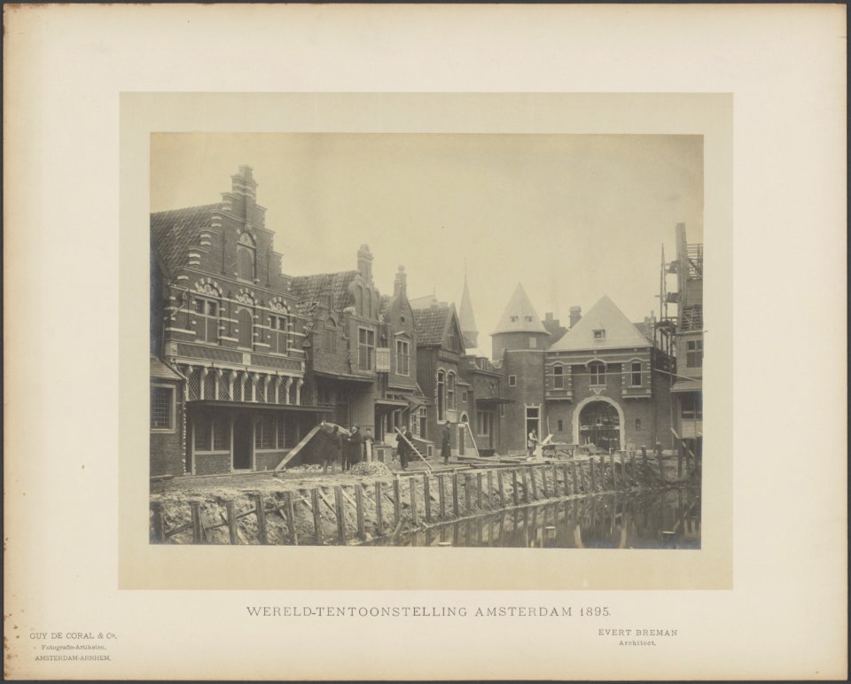 Rij Oudhollandse gebouwen, vrijwel gereed, en een gracht in wording. Architect E, Bestanddeelnr 88