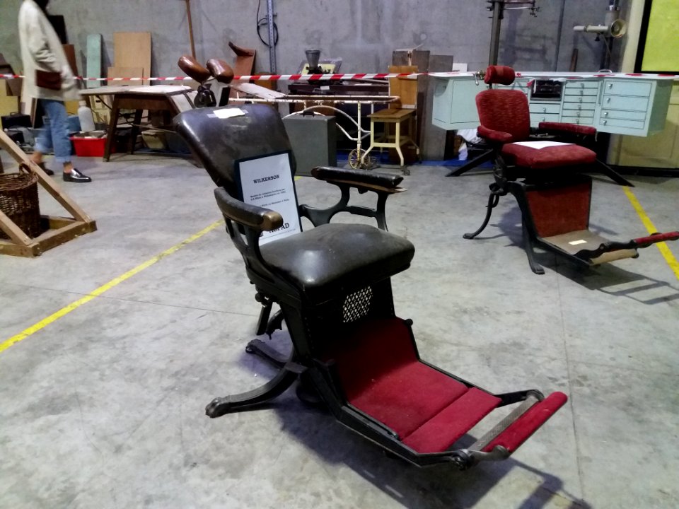 Rillieux-la-Pape - Musée Testut-Latarjet, fauteuil de dentiste, Wilkerson (1882)