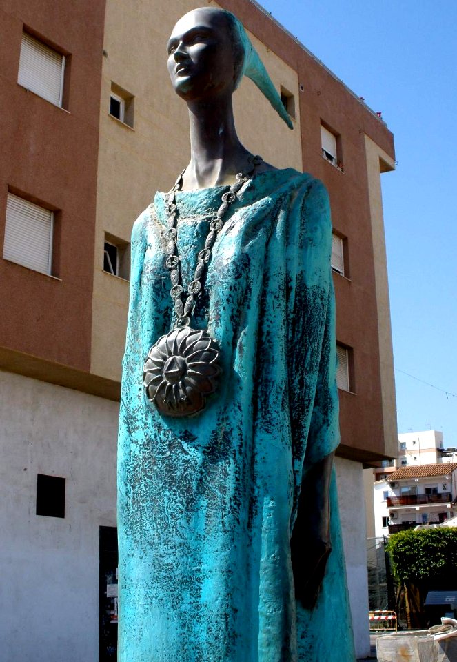 Rincón de la Victoria - Estatua de la diosa fenicia Malac o Noctiluca 2