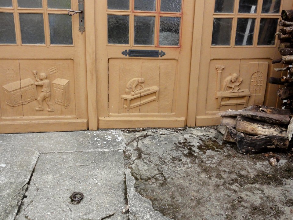Rigny-la-Salle (Meuse) relief sur porte C