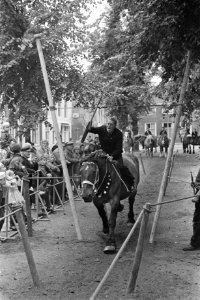 Ringrijderij in Middelburg Een van de deelnemers met Zeeuwse hoed, Bestanddeelnr 915-3645