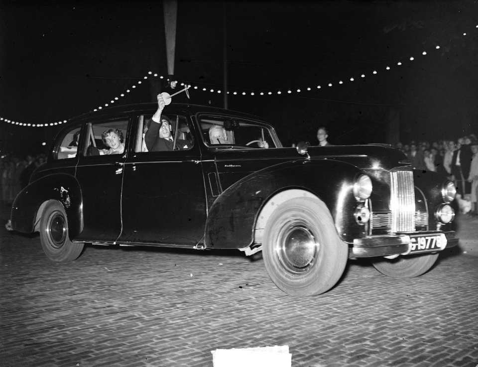Ringsteken op museumplein, Bestanddeelnr 904-0548