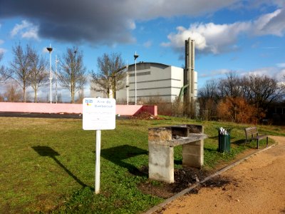 Rillieux-la-Pape - Avenue de l'Europe, Aire de Barbecue, devant l'incinérateur