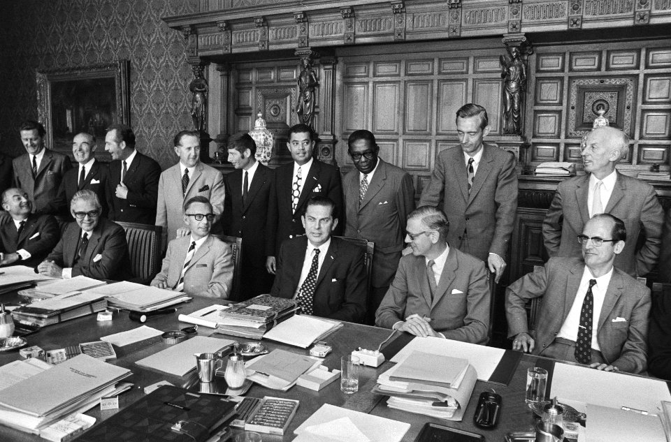 Rijksministerraad bijeen met nieuwe kabinet Biesheuvel, Den Haag , zittend v.l.n, Bestanddeelnr 924-7174