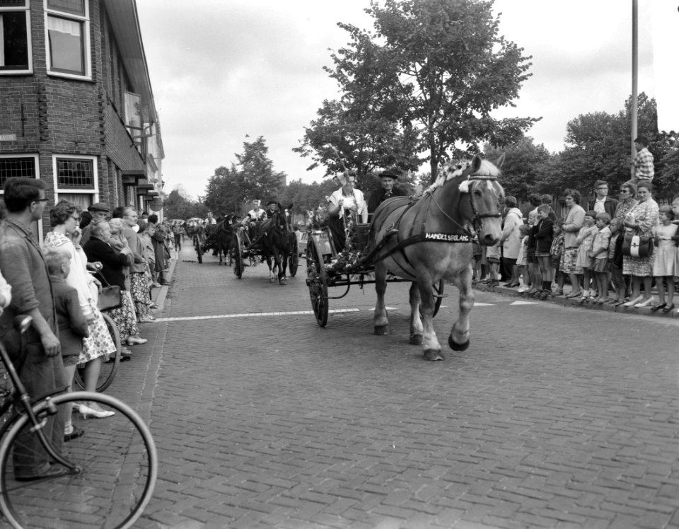 Ringrijderij in Middelburg Rondrit door de stad met versierde sjezen, Bestanddeelnr 912-7516