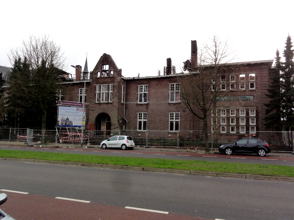 RK.Kweekschool Groesbeekseweg 152 Nijmegen na brand 1-1-2014 (01)