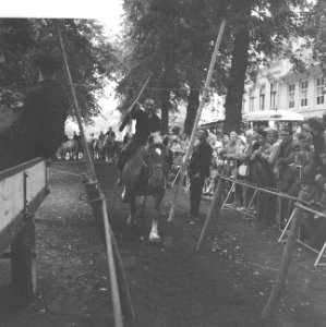 Ringrijden in Middelburg Boer op paard kwam aanrijden, Bestanddeelnr 912-8663