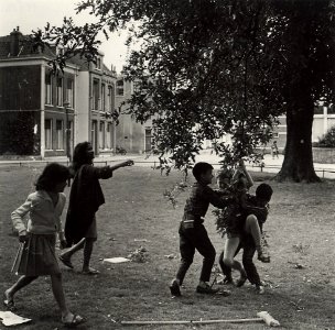 Ripperdapark hoek Parkstraat, z.n.h. westen. Aangekocht in 1977 van United Photos de Boer bv, NL-HlmNHA 54010612