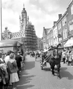 Ringrijderij in Middelburg Rondrit door de stad met versierde sjezen, Bestanddeelnr 912-7523