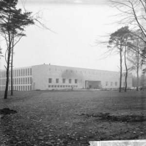 RK Economische Hogeschool in Tilburg aanzicht van het gebouw, Bestanddeelnr 914-4954