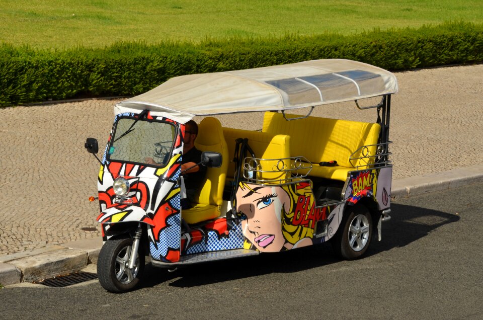 Tricycle moped motor scooter