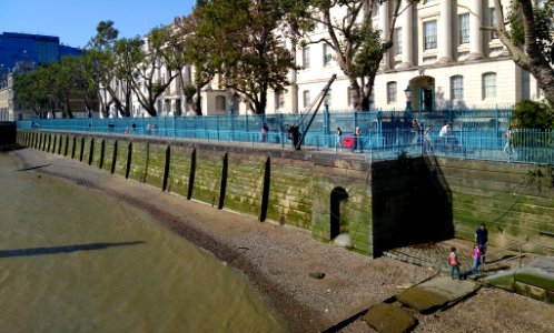 River Wall, Custom House Quay