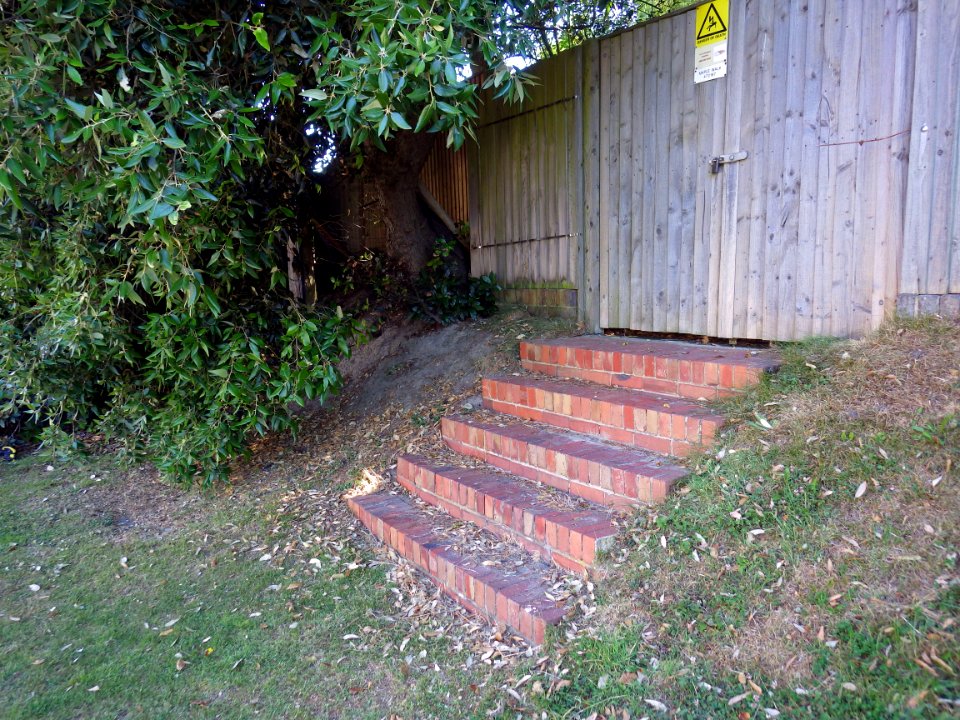 Rivet, Steps, Maple Walk, Bexhill (2)