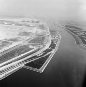 Rivieren, schepen, industrie, overzichten, Bestanddeelnr 250-8707