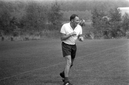 Rinus Michels en FC Barcelona trainen in Papendal, Michels tijdens training (all, Bestanddeelnr 926-5883