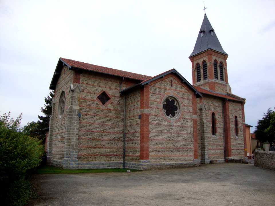 Rivas (Loire, Fr) église, vue latérale