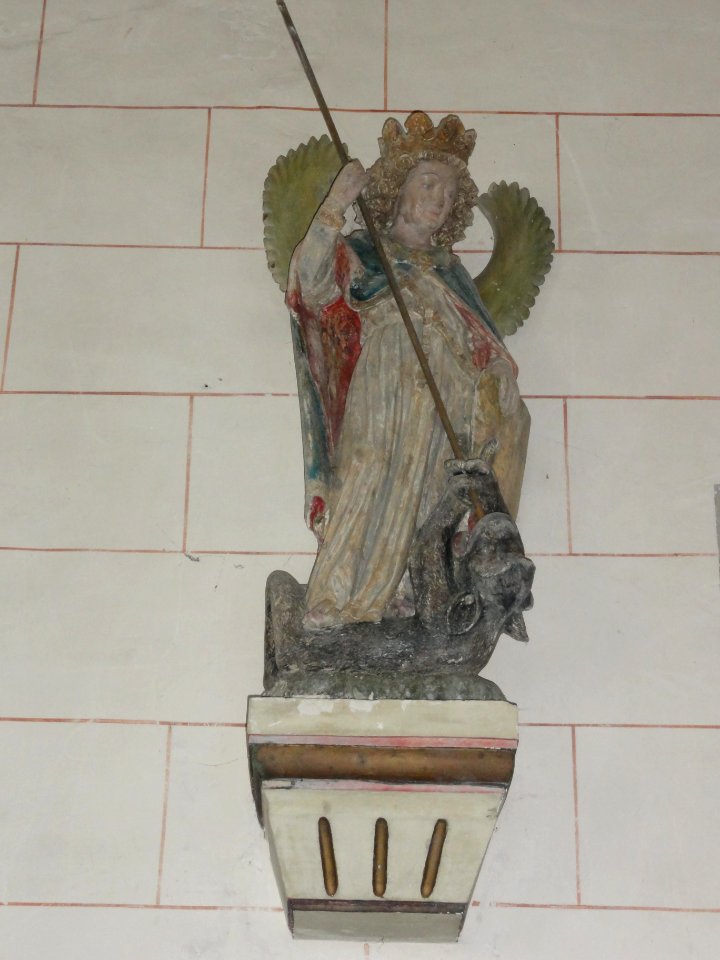 Riville (Seine-Mar.) église, statue 02 Vierge Marie terrassant le dragon
