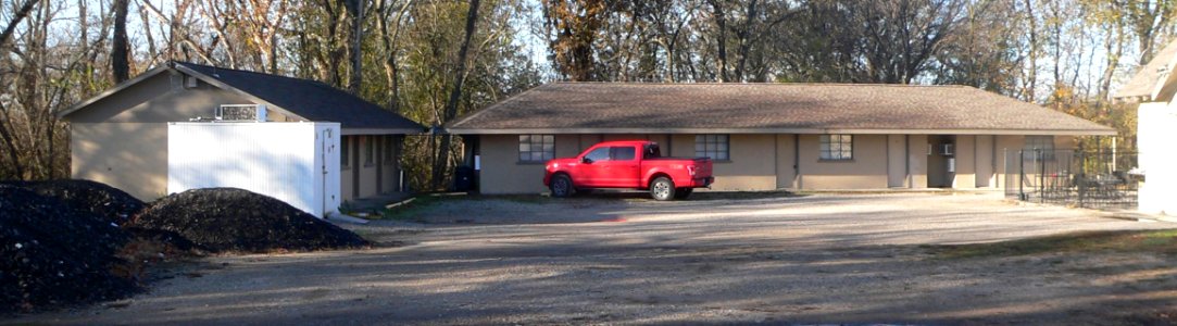 Riverside Motel (Eureka, KS) from E 1