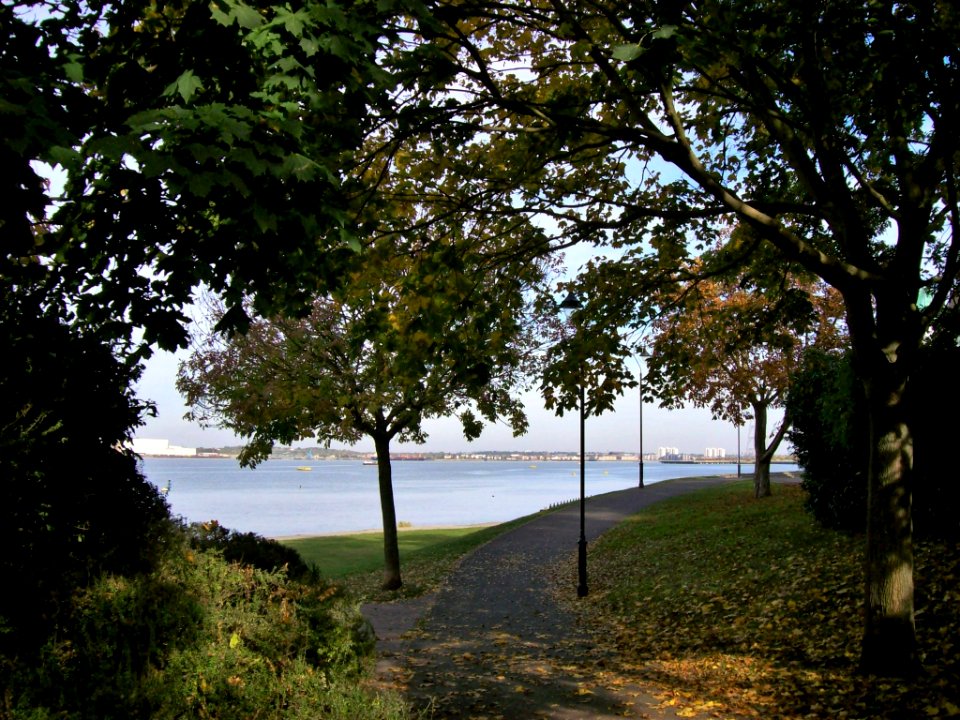 Riverside walk, Greenhithe